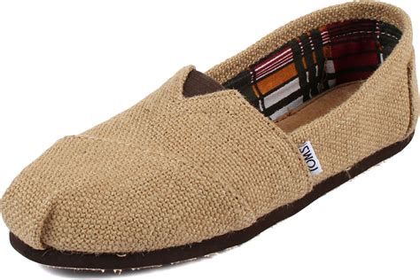 Toms Shoes .